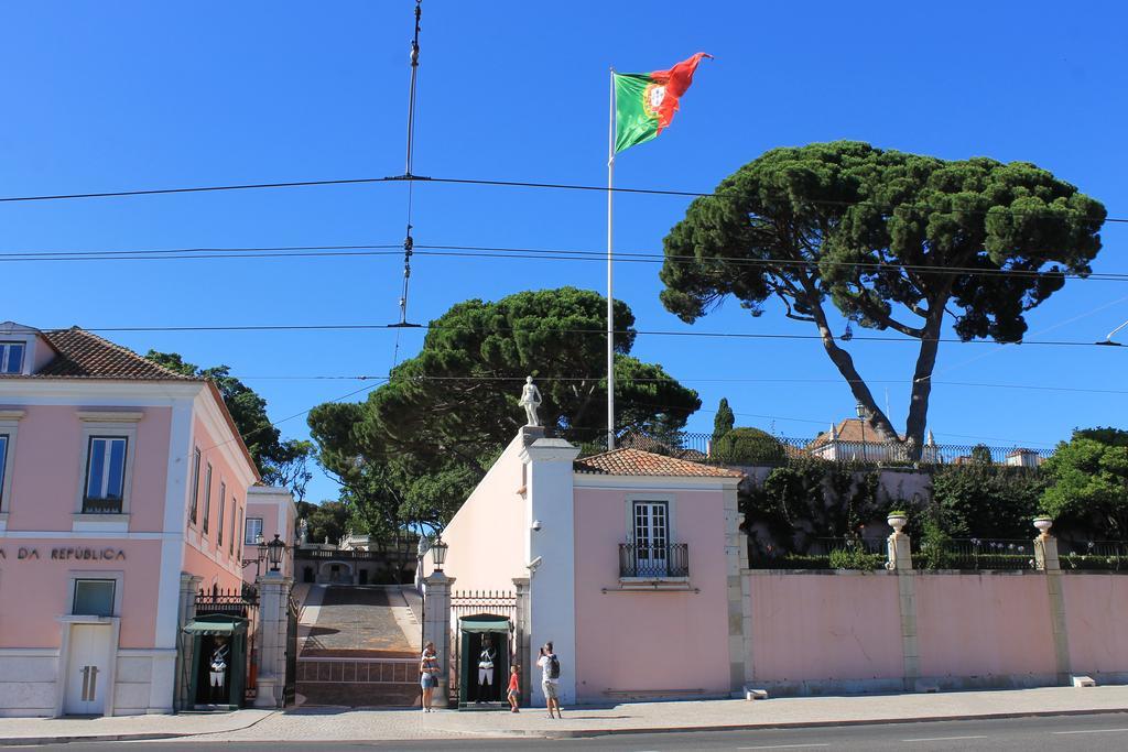 April Bridge House Lisboa